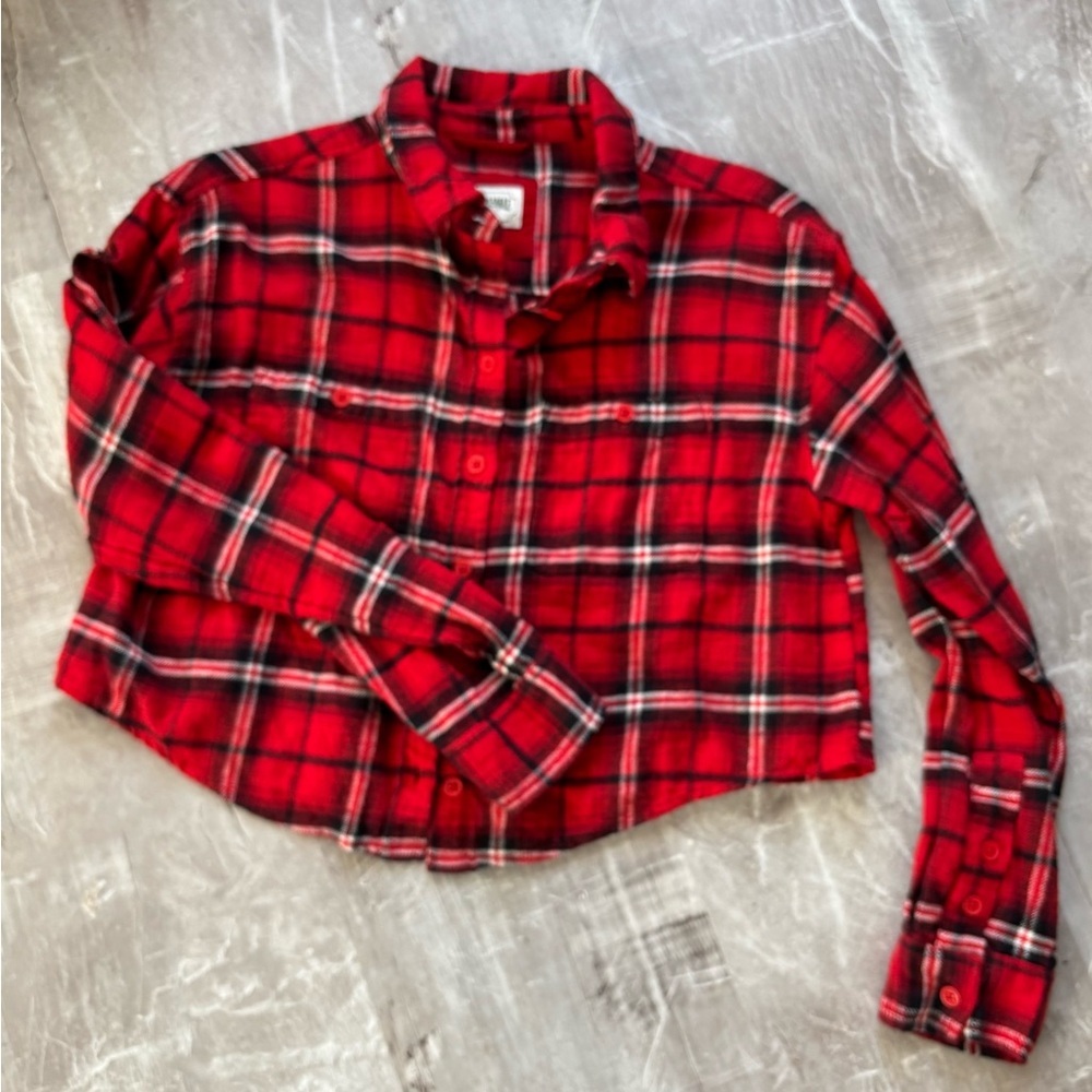 American Eagle Outfitters Red and Black Plaid Cropped Flannel Shirt